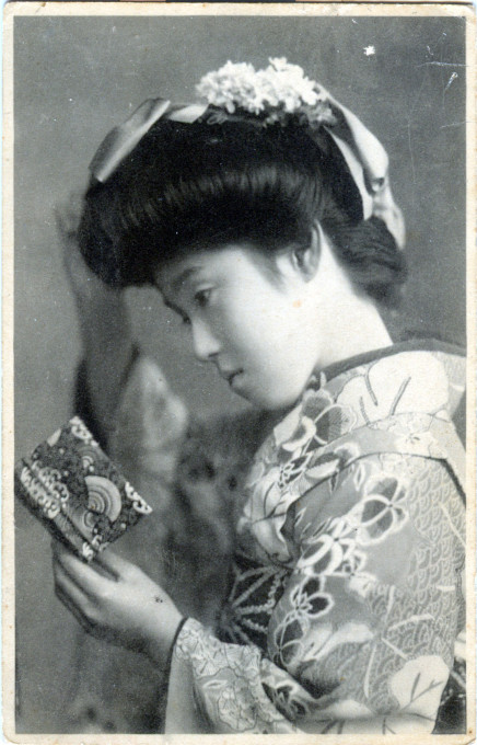 French pompadour coiffeure, c. 1910.