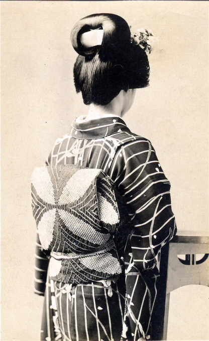 Kimono obi, from the back, c. 1910.